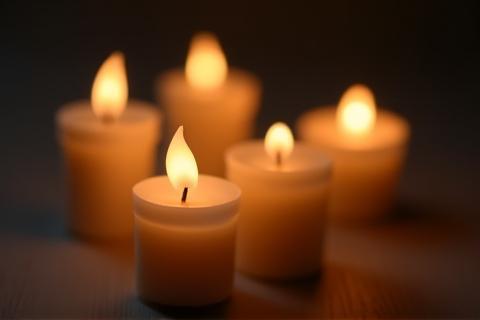 Conjunto de pequenas velas votivas